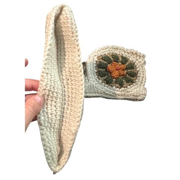 Vintage-Style Crochet Slippers with Floral Design - Picture 5 of 5